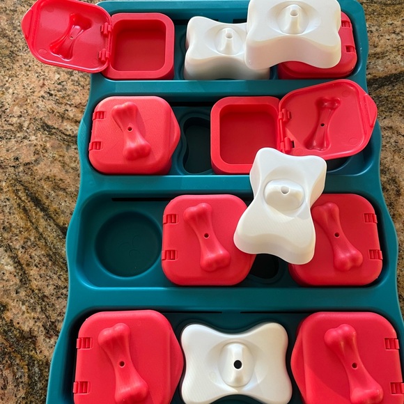 Outward Hound Interactive Dog Puzzle Brick Treat Flip Lid Enrichment Busy Toy - Picture 5 of 11